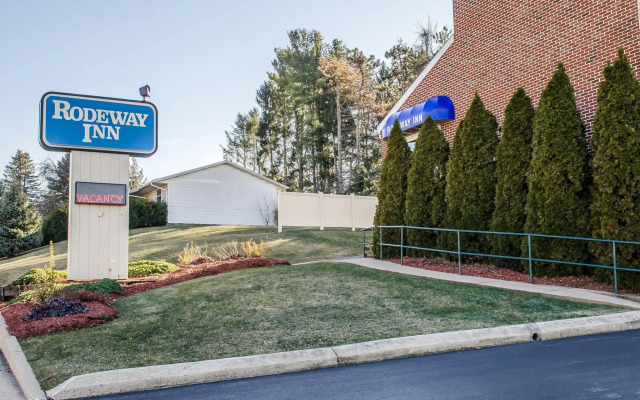 Rodeway Inn State College - near University