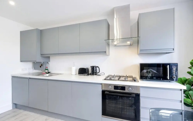 Luxury 1 & 2 bed Apartment free parking