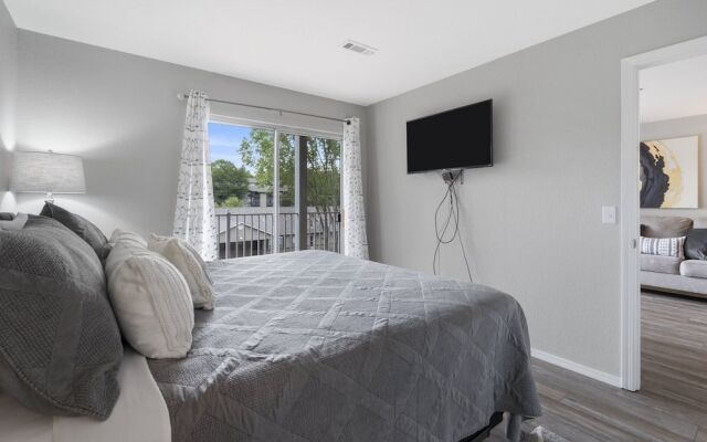 The Branson Condo at Fall Creek - Overlooking the Rolling Hills