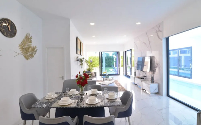 Villa with Shared Pool in Central Pattaya - Palmc16