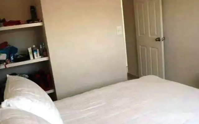 Departamento con dos recamaras, dos baños completos y amplia sala de TV a nivel de la Alberca en Acapulco Diamante, Precioso, Recién remodelado
