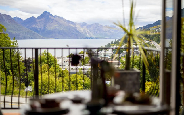 Queenstown House