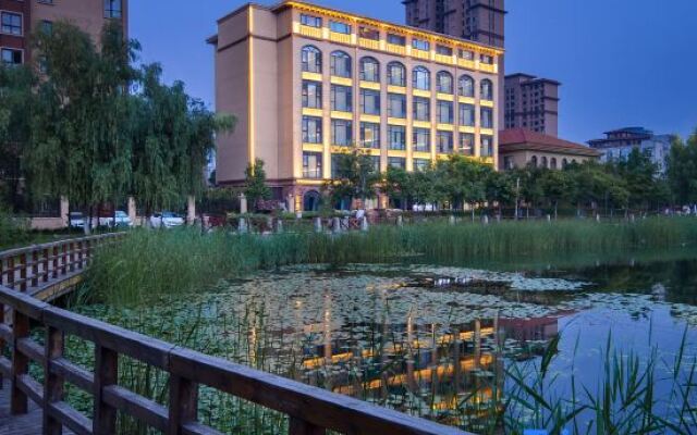 Aiyi Lakeshore Hotel