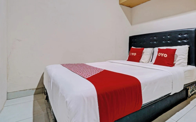 OYO 92768 Flagship Exclusive Colombus Near Stasiun Karawang