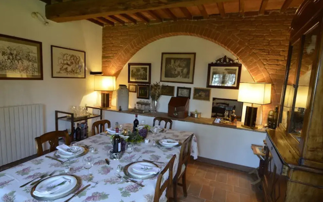 Pleasant Villa In Valiano With Terrace, Garden, Sun-Loungers