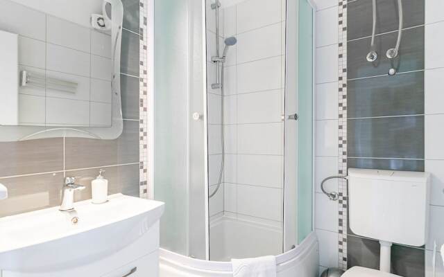 Cozy Holiday Home in Sumartin near Sea