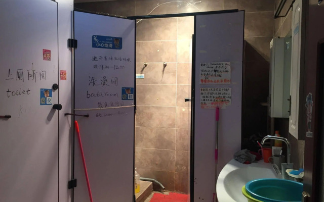 Hua Qiu Ku Youth Hostel East Street Branch