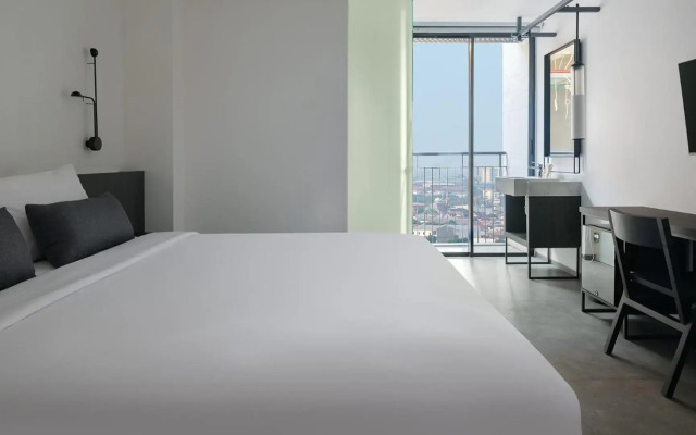REZ Hotel
