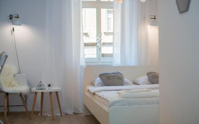 "D&M" Studio Apartments