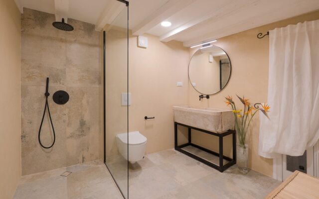 Luxury Apartment Lina - III