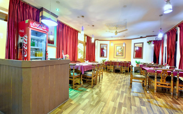 OYO 12740 Hotel Amandeep