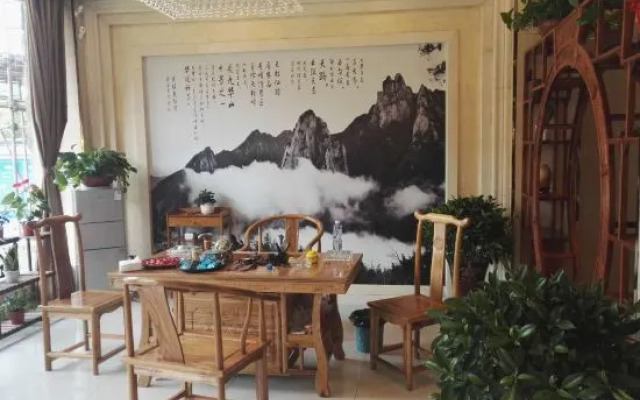 Huahong Hotel (Jiuhuashan Qingyang RT-Mart)