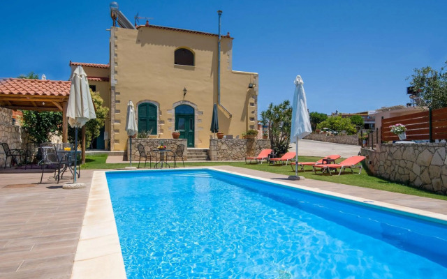 Skandalis Traditional Suites