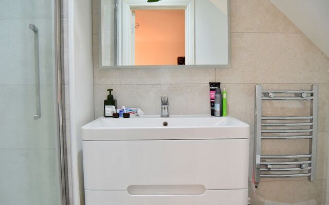 Spacious 1 Bedroom Flat Near King's Cross