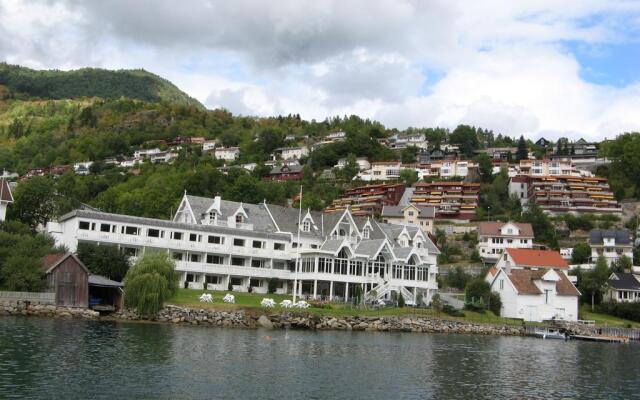 Hofslund Fjordhotel