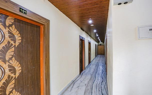 Fabhotel Shivam Palace