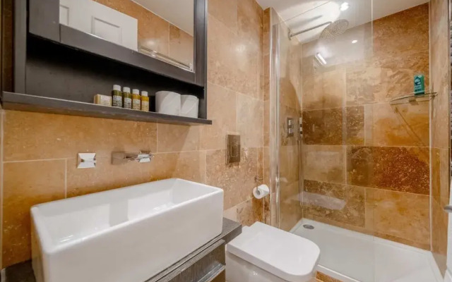 Gorgeous 2BD Flat With Patio - South Kensington!