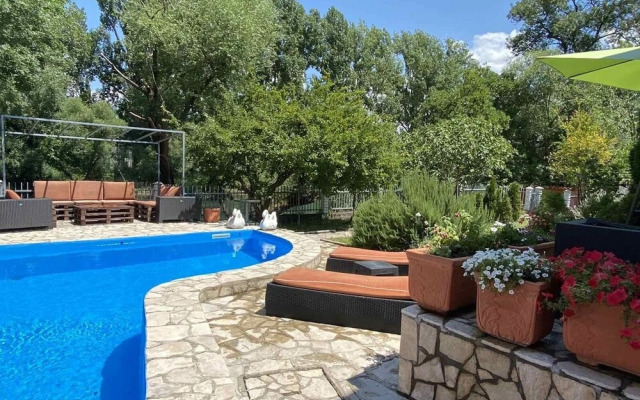 Private Riverside Villa Silvia