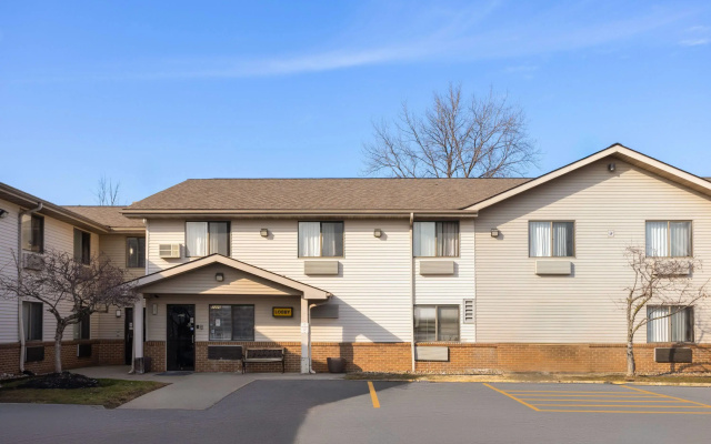 Super 8 by Wyndham Mentor/Cleveland Area