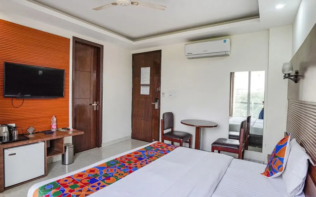 Fabhotel Grace Inn