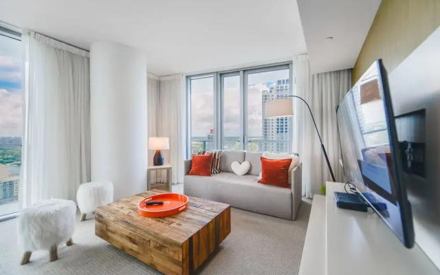 Stunning Condo, City Views