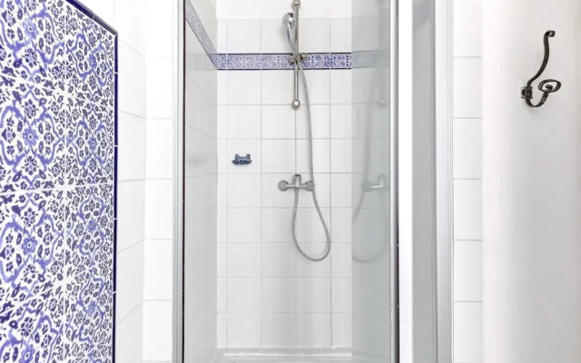Charming 1BR Near Latin Quarter