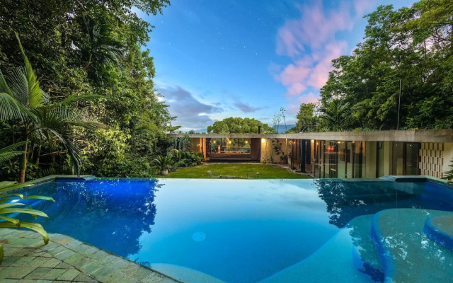 The Planchonella House - Eco Stay de Luxe