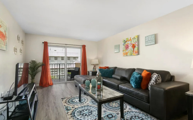 2 Bedroom 2Bath Deluxe Apt with Patio