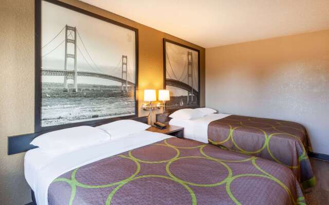 Super 8 by Wyndham Roseville/Detroit Area