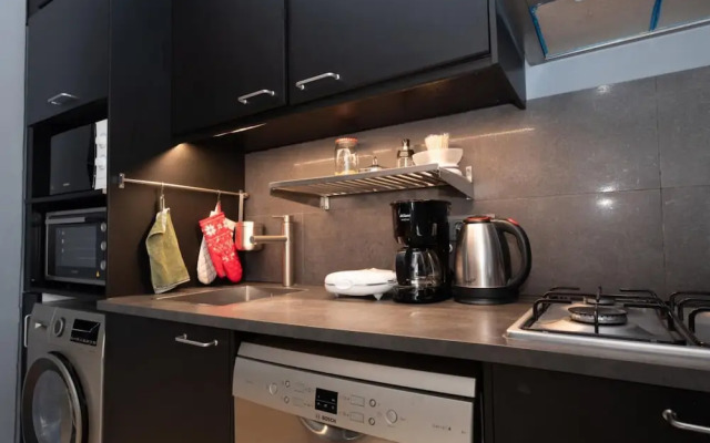 Flat With Karakoy View Near Ferry Station