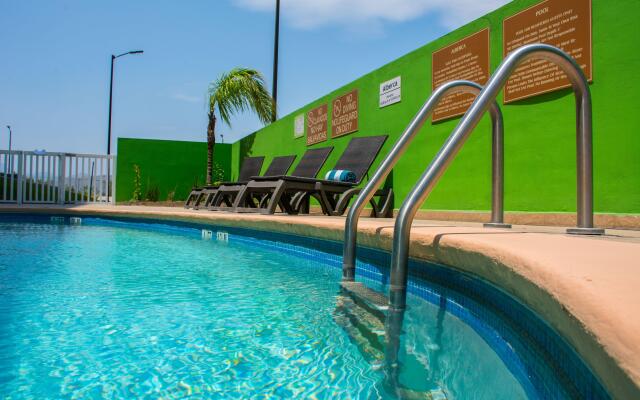 Holiday Inn Express Saltillo Zona Aeropuerto, an IHG Hotel