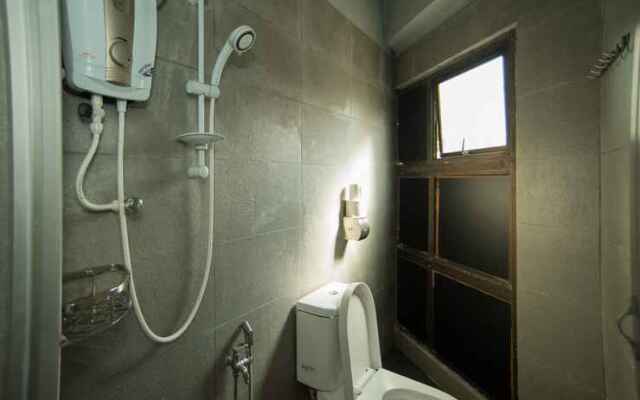 Traveller Bunker Hostel 1