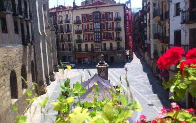 Roquefer Bilbao Central Rooms