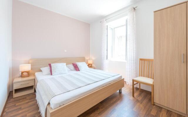 Fora Apartments