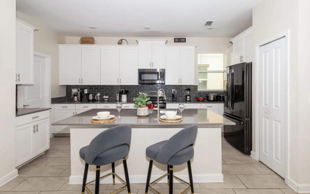 Storeybook Escape Sleeps 11!