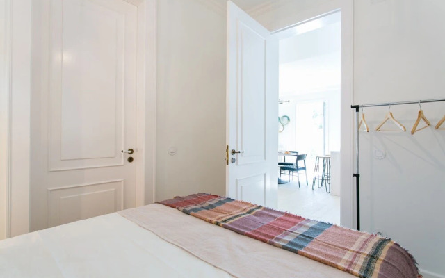 JOIVY Stunning 2BR Apt w/garden, by the Avenida subway & Botanical Garden of Lisbon