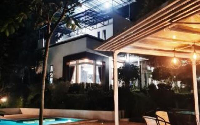 Villa Fiore Puncak