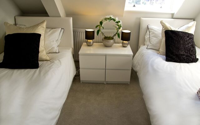 Icon Brentwood City Apartment