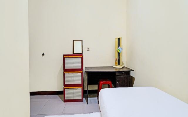 OYO Life 92546 Kost Merah Bojongsoang Syariah