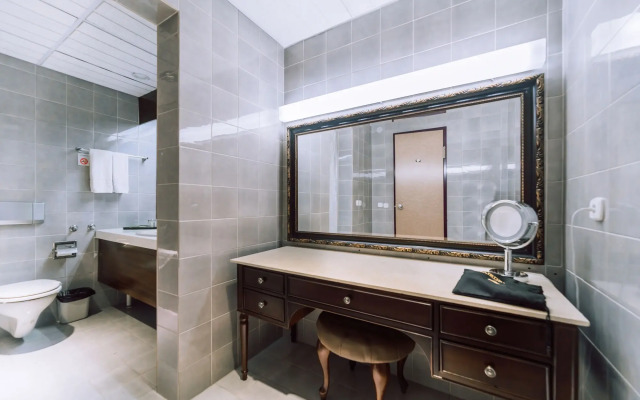 Chinggis Khaan Hotel