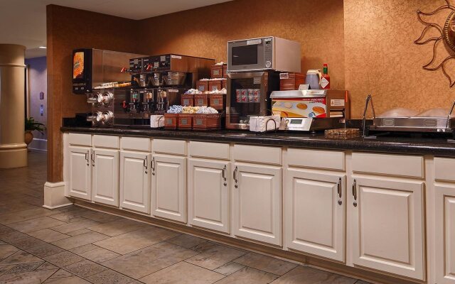 Best Western Plus St. Christopher Hotel
