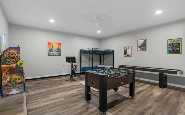 Sun Filled Home Pool & HotTub Gameroom