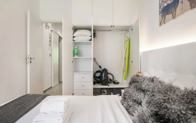 Mellow 2-Bedroom Apartment in Athens