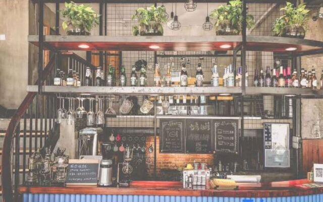 Zero Five One Seven Boutique Hotel (0517 Hotel)
