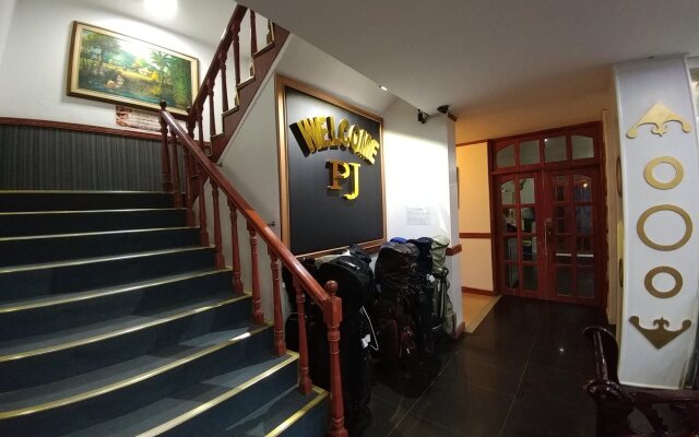OYO 700 Pj Inn Hotel