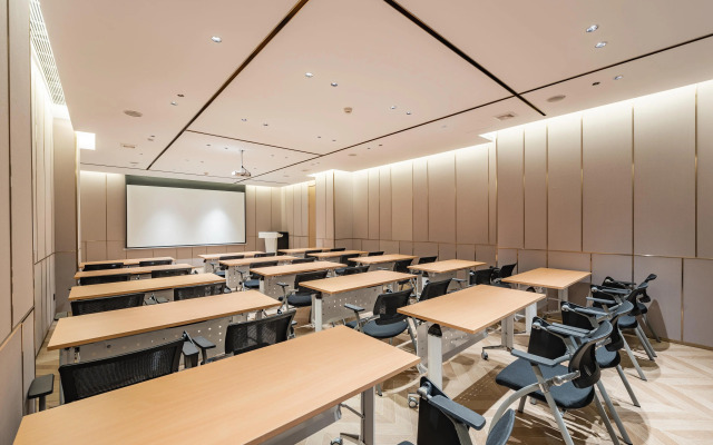 Holiday Inn Express Shanghai Expo Centre by IHG