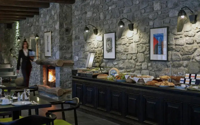 Art Mainalon Hotel