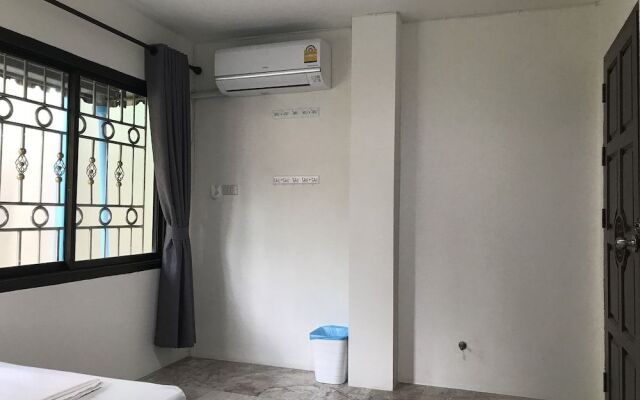 Coasters Hostel and Cafe