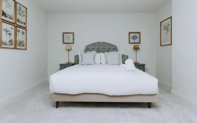 The Dragonfly - Central 2 Bedroom House