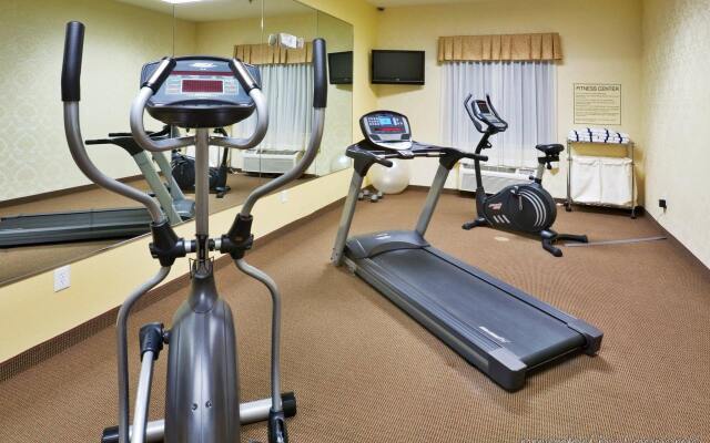 Holiday Inn Express & Suites New Boston by IHG